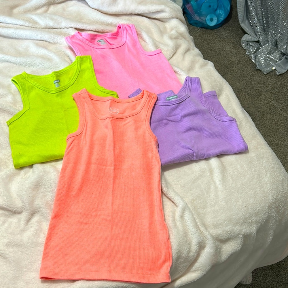 4pk girls size 5 tank tops never worn but tags taken off.